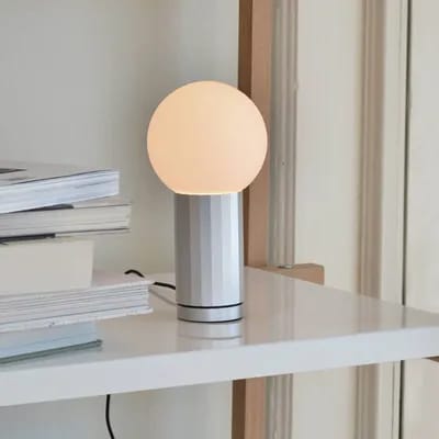 HAY Turn on lampe à poser LED dimmable pied alu