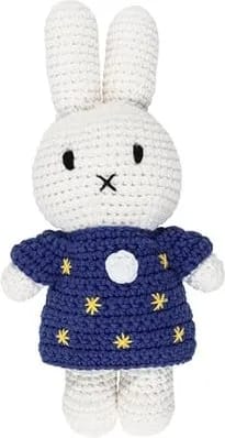 Miffy en crochet illustration La nuit étoilée de Van Gogh